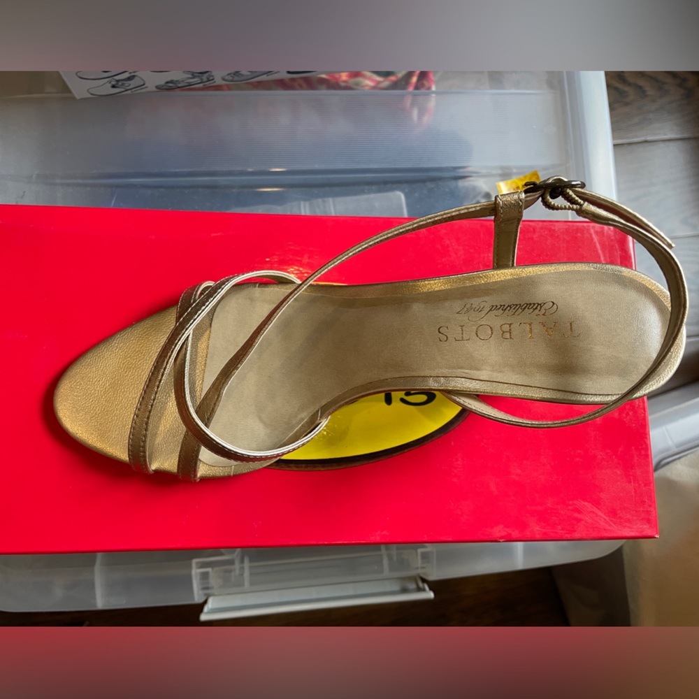 New Talbots “Mariah” Strappy Sandals – Size 6.5M – Champagne ✨